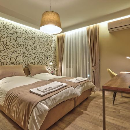 Boulevard Prishtina Enes 普里什蒂纳 外观 照片